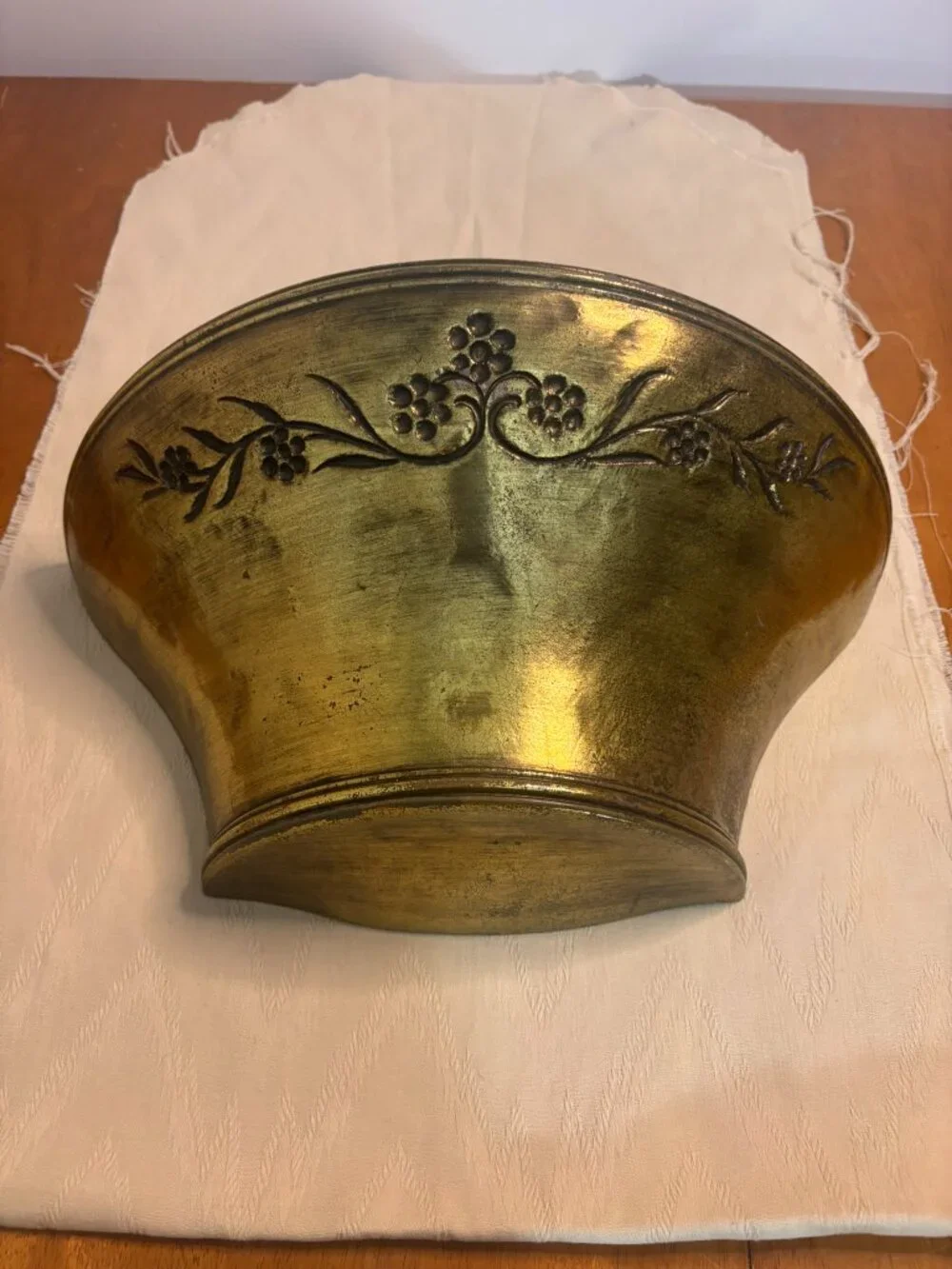 VTG Faux Brass Wall Pocket Planter Embossed Floral Motif Decor